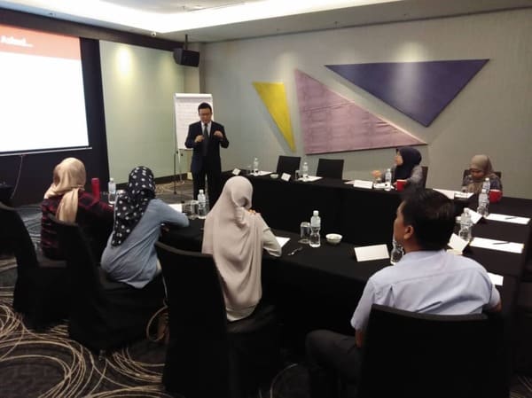 Telephone Etiquette at Workplace-01